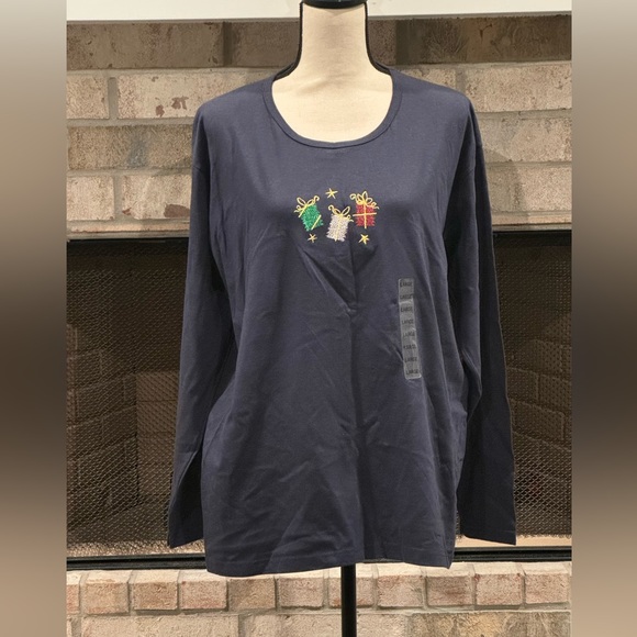 Holiday T-Shirt - Picture 1 of 3